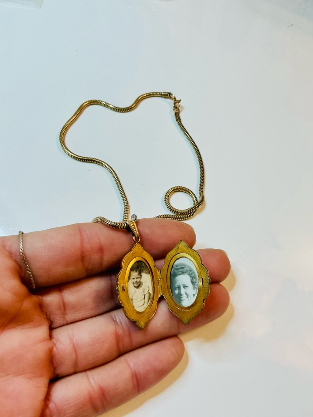 Stamped GOLD FILLED Heirloom Etched Designed Photo Locket Pendant Chain Necklace